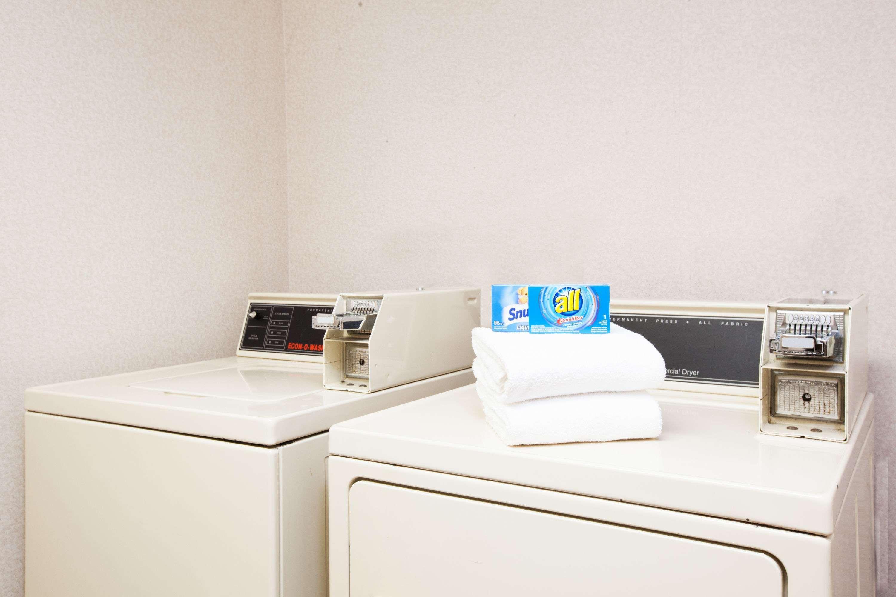 Days Inn By Wyndham Brewerton/ Syracuse Near Oneida Lake Exteriör bild